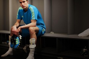 开云体育俱乐部官网-阿莱克西用坚韧精神征服赛场挑战，阿莱克西亚同人图